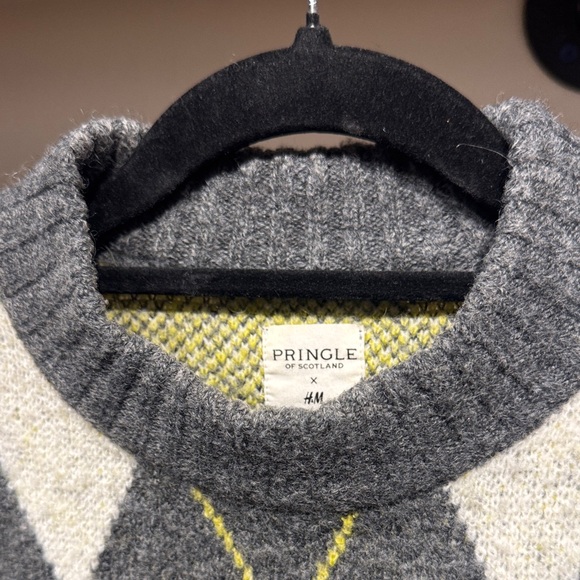 Pringle x H&M Gray and White Argyle Cropped Oversized Sweater - Picture 2 of 6
